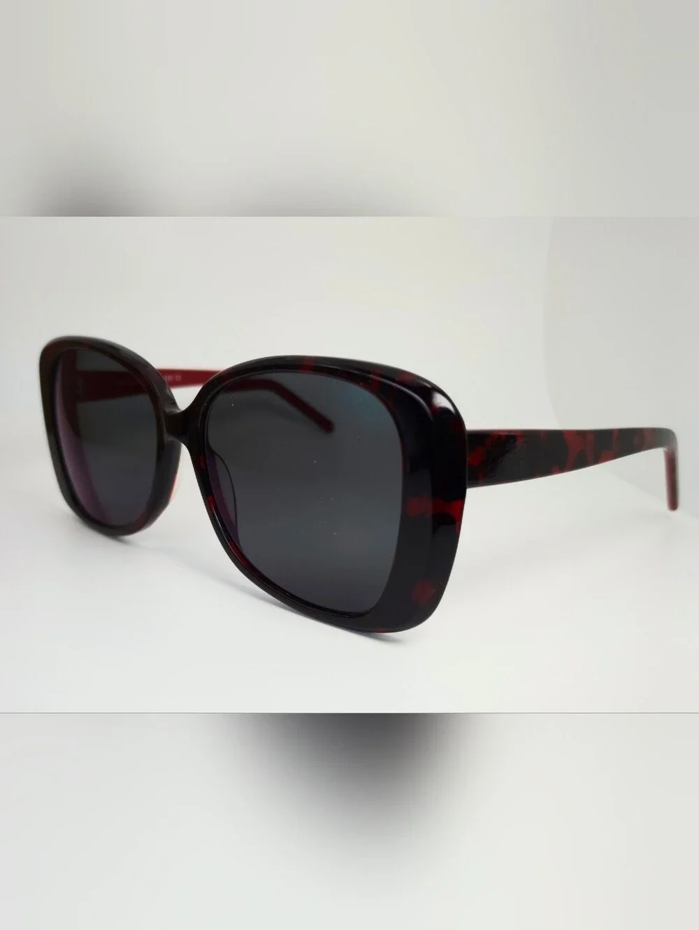 Marilyn. Oversized Women's Frame in Black and Red Tortoise.